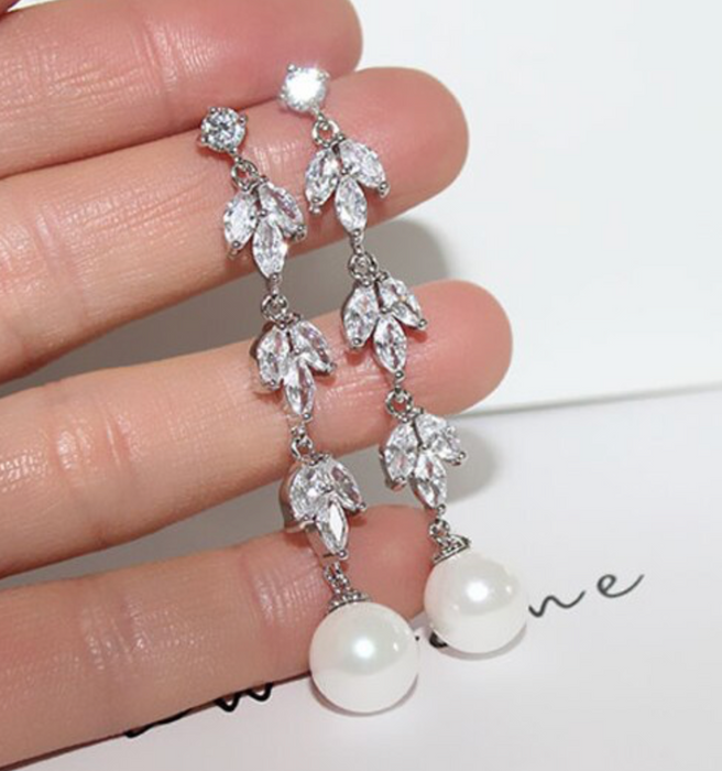 My Pearl - Pearl Bridal Earrings | Leaf Wedding Earrings | Bridesmaid Earrings - Amelie Owen